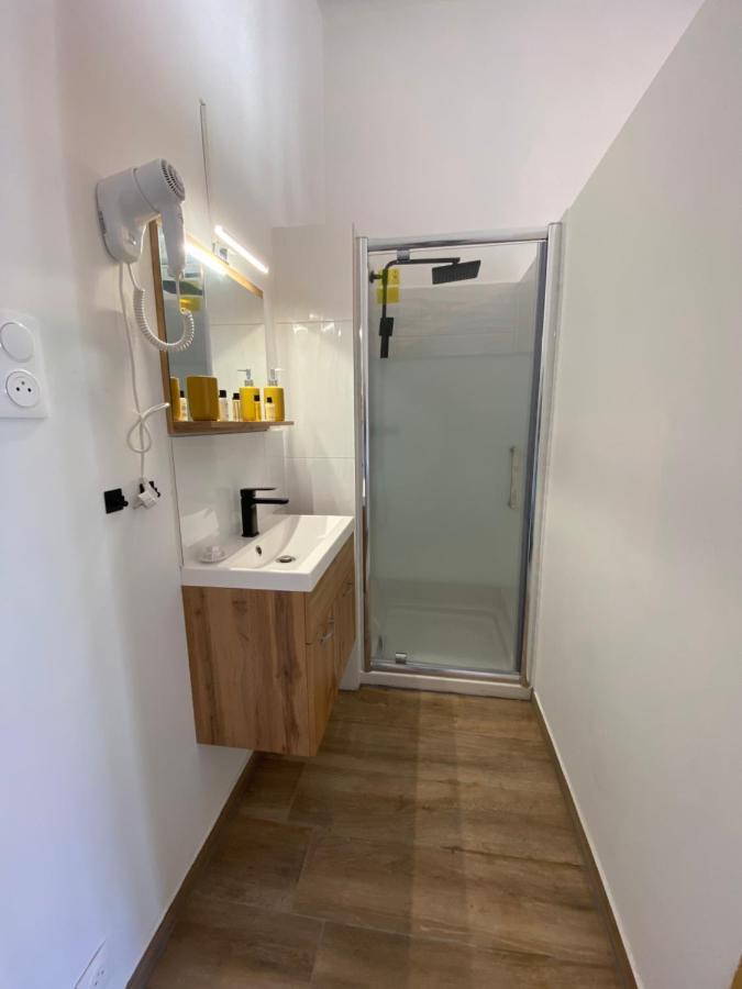 Capstay Roubaix Lille Private Shower & Netflix ภายนอก รูปภาพ
